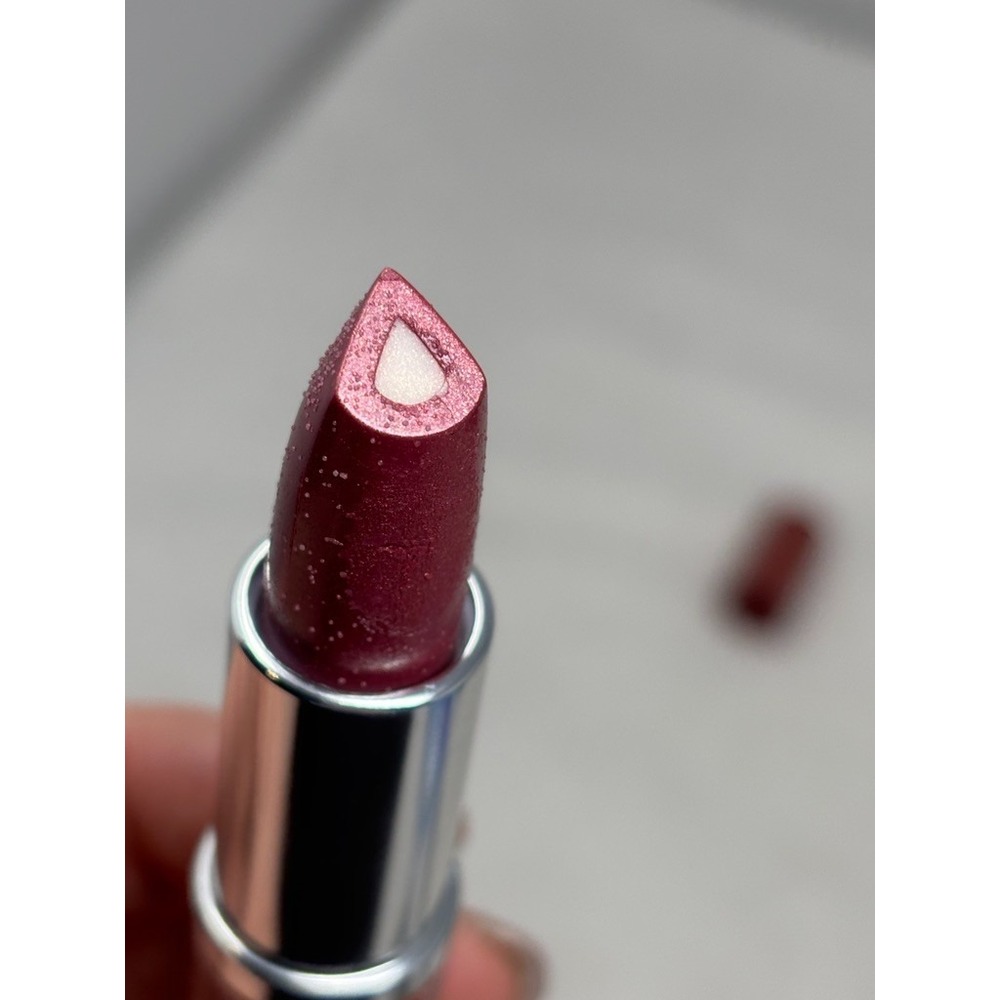 Clinique Dramatically Different Lipstick Shaping Lip - 44 Raspberry Glace - Picture 4 of 6